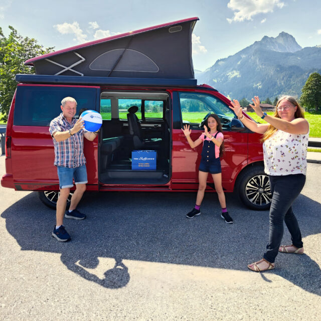 Heute durften wir wieder vier Camper in die große weite Welt entlassen! 🚐✨ ⁠
⁠
Ein herzliches Dankeschön an unsere großartigen Kunden Michaela, Bastian & Sandy, Marie und Sebastian! 🙌 ⁠
⁠
Wir wünschen euch unvergessliche Abenteuer und stets eine sichere Fahrt! 🚐⁠
⁠
#auslieferung #thebullishow #vwcamper #reutte #vwbus