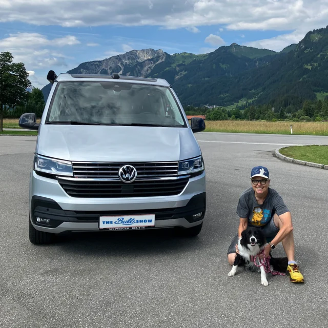 🎉🚐 Erneut haben wir neue Camper-Fans in unserer Familie willkommen geheißen! Herzlichen Glückwunsch an Elke, Hubert, Manuel & Pamela und Martin & Tanja zu euren neuen Reisenbegleitern! 😎⁠
⁠
Wir wünschen euch jede Menge Spaß auf der Straße. 💙⁠
⁠
⁠
#thebullishow #reutte #auslieferung #vwbus #vwcamper